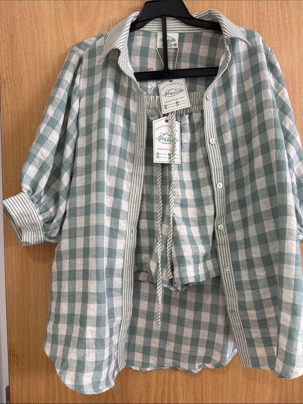Very J Mint Green & White Gingham Button-Down Shirt
